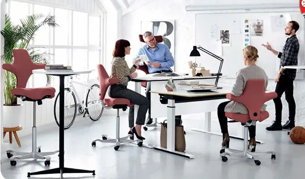 Fauteuils avec accoudoirs réglables et fauteuil canapé d’accueil de couleur bleu canard